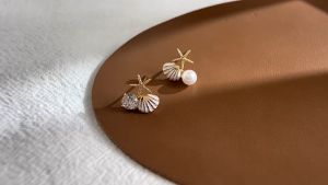 [165] Micropaved zircon asymmetrical starfish 925 silver needle 14k gold plated Stud earring