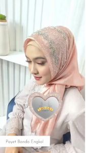 Hijab Pesta Segi Empat Terbaru Mewah Elegan Motif Full Payet Swarovski Premium Jilbab Instan Mudah Dibentuk Terlaris Kerudung Kondangan Seragam Besanan Among Penerima Tamu Resepsi Akad Wisuda Grosir Jakarta Bandung Jawa Sulawesi Sumatera SBB