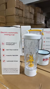 ชัคเกอร์โปรตีนไฟฟ้าพร้อมช่องใส่ผง 700มล. ชัคเกอร์ผสมโปรตีน ชาร์จ USB ชัคเกอร์ไฟฟ้าสำหรับโปรตีนผงและมิลค์เชค ชัคเกอร์โปรตีนไฟฟ้า ปลอดสาร BPA สีน้ำเงิน