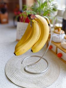 Stylish 304 Stainless Steel Banana Holder: A Creative Fruit Storage Plate for Home Decor