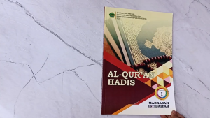 Buku Siswa Al Quran Hadis Kelas 1 MI KEMENAG KMA 183