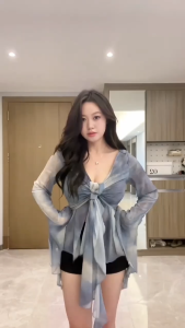 Kemeja Terbaru Biru Tie Dye Lengan Panjang Rumlai Gaya V Neck Outfit Korea M695