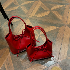 Korean Style Large Capacity Single Shoulder Bag Womens 2025 Summer New Red Bow Tie Tote Bag Commuter Handbag Polyester Lining