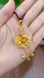 ASIX GOLD ปลาคาร์พชูนิเชีย 24K และสร้อยคอจี้ดอกบัว สร้อยคอผู้หญิง สร้อยคอนําโชค สีดํา ไม่ลอก