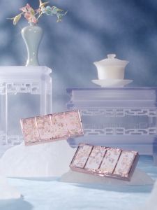 Flower Knows Butterfly Cloud Collar Collection Embossed Highlight & Contour Palette 16g multifunctional portable