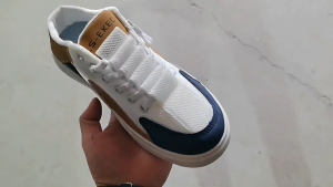 Julia-mall รองเท้าแตะครึ่งนิ้วแบบใหม่สำหรับผู้ชาย รองเท้าขับรถ ระบายอากาศได้ดี สวมสบาย รองเท้าลำลอง สำหรับผู้ชาย