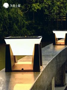 VINCAN | Solar Outdoor Post Light