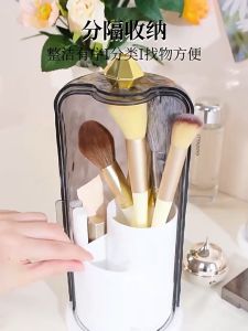 ที่ใส่แปรงแต่งหน้าแบบหมุนได้ ใส่ดินสอเขียนคิ้ว ลิปสติก เครื่องสำอาง กล่องใส่แปรงแต่งหน้า ที่เก็บแปรงแต่งหน้า 5 ช่อง หมุนได้ 360 องศา มาพร้อมฝาปิดใส ป้องกันฝุ่น กันน้ำ ดีไซน์สวยงามน่าใช้งาน