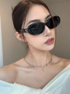 Kacamata Hitam Retro untuk Wanita Pria Aksesori Fashion Bingkai Kecil Oval