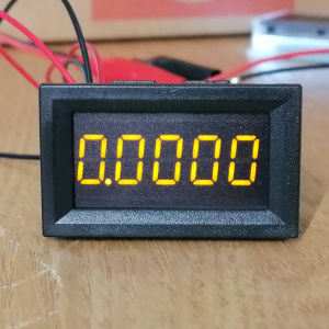 เครื่องวัดแรงดันไฟฟ้ากระแสตรงแบบดิจิตอลห้าหลักความแม่นยำสูง มิลลิโวลต์ พร้อมแหล่งจ่ายไฟอิสระ ตัวเลขสีแดง สำหรับห้องปฏิบัติการ