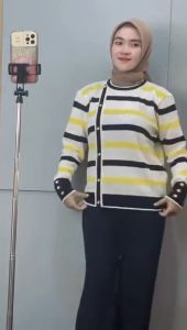 Delima Sweater Rajut Wanita Knitwear Motif Stripe List Full Kancing