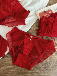 เซ็กซี่กลางเอวชุดชั้นในลูกไม้สีแดงชุดผู้หญิง Quick-Drying ไนลอนสามเหลี่ยมกางเกงสําหรับเยาวชนแต่งงาน Keepsakes