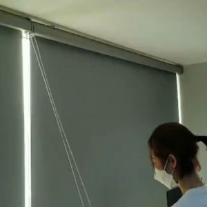 Rèm Cuốn Che Cửa Loại 1 Thẩm mỹ siêu thị rèm [ cản nắng  sáng 100% ]
