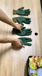 Combo 12 đôi găng tay lao động phủ cao su xanh rêu găng tay làm vườn bao tay chống trơn trượt