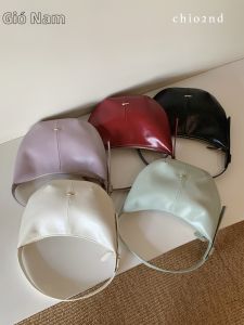 CHIO‘2ND | Crescent Shaped Underarm Commuter Tote