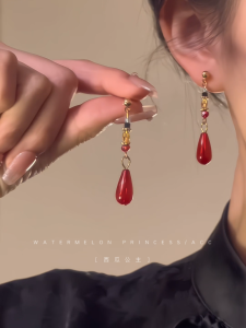 สีแดงสไตล์จีนโบราณต่างหูผู้หญิงอุปกรณ์เสริมแฟชั่นโลหะผสมเงินชุบทองชุบเครื่องประดับหู