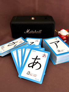 การ์ดจำลองตัวอักษรญี่ปุ่น 50 เสียงสำหรับผู้เริ่มต้น 208 ใบ ขนาด 8.8x5.7 ซม. ของ Aiwuqi ของใช้สำหรับการศึกษาและธุรกิจ