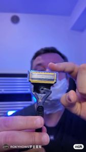 Bộ Dao Cạo Râu Chạy Pin Gillette Fusion Proshield 5+1 lá chắn chuyên nghiệp