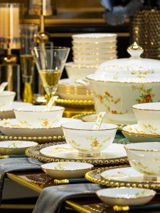 Luxury Gold-rimmed Bone China Dinnerware Set Microwavable