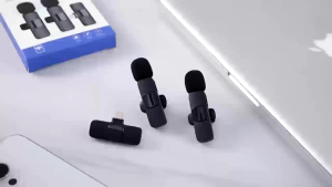 【Adaptor gratis】2 in 1 Wireless Mikrofon dengan Clip on Wireless microphone Mikrofon berkendara gratis/Pasang dan mainkan