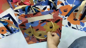 gift ถุงกระดาษ ถุงของขวัญ ถุงของขวัญเทศกาลพร้อมริบบิ้น ลายดอกไม้ ใส่เสื้อผ้า เรียบหรู ไฮโซ หูเชือกเกลียว HAPPY TIMES