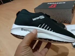 Sepatu Sekolah Anak Laki Laki Sepatu Warna Hitam Murah Tali Perekat Rekat Kecil Tanggung Umur 6-10 Tahun PAUD TK SD SMP SMA Kelas 1 2 3 4 5 6 7 8 9 0-KIDZTUBS2037040724