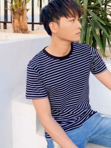 SINRANSINYA丨Áo thun nam sọc tay ngắn đơn giản cổ tròn rộng thoáng khí Ngắn Tay Kẻ Sọc