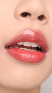 NEW! TAVI Gel to Oil Staining Lip Glide 4 g (Oil Infused Glossy Lip Tint) - Tahan 12 Jam | Ringan & Melembapkan | Cocok untuk Kulit Sawo Matang dan Kuning Langsat