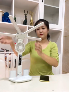 Đèn học để bàn 2000mAh siêu tích điện 8h chống cận chống ánh sáng xanh có đồng hồ