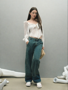 La lune Du ciel | Áo Blouse Voan Cổ Vuông Tay Lượn Đèn Có Hoa Văn
