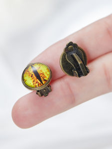 ต่างหูทรงกลมสไตล์ปunks สำหรับผู้ชายและผู้หญิง ต่างหูทรงตาสัตว์ปีศาจ ทำจากไททาเนียม ไม่แพ้ หูสุดเท่