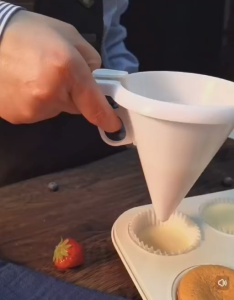 OHHDEER  Manual Measuring Funnel Dispenser PP Plastic Batter Dispenser for Baking Chocolate & Pastry