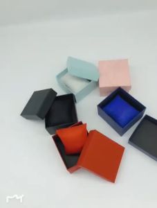 กล่องนาฬิกา ราคาส่ง ขายยกโหล ขาย126บาท12ใบเป็นหนึ่งโหล ขายส่ง Watch Box กล่องหมอนกระดาษ