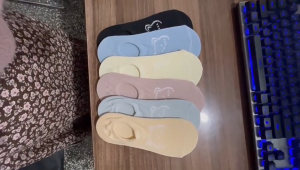 SEA JJT ถุงเท้าผู้ชายของผู้หญิง ระงับกลิ่นกายถุงเท้าล่องหนไม่ลื่นและดูดซับเหงื่อถุงเท้าฤดูร้อนบาง