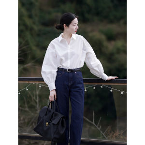 เสื้อเชิ้ตผู้หญิงสีขาว ทรงตรง แขนยาว ปกโปโล สไตล์เรียบง่าย สง่างาม สำหรับใส่ไปทำงานในฤดูใบไม้ผลิและฤดูใบไม้ร่วง