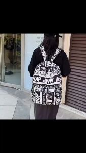 กระเป๋าเป้ ลายอักษรเท่ๆ กระเป๋าเป้สะพายหลัง กระเป๋าเป้ทรงคลาสสิก สำหรับผู้ชาย และผู้หญิง จุของได้เยอะ พร้อมส่ง 4 สี