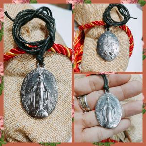 Medallia Milagrosa Silver Metal Pendant Necklace 1.12X1.75 in