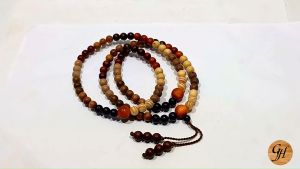 Tasbih  kombinasi 13 jenis kayu bertuah dan Langka model  Bulat Kelereng variasi ukuran