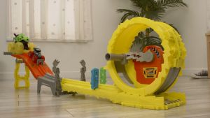 Hot Wheels Monster Trucks Power Smashers Charge & Chase Challenge Track Set (HXT05)