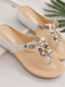 Womens Sandals Outdoor Wear 2024 New Versatile Beach Shoes Slip-On Anti-Slip Soft Bottom Thong Slippers Korean Style