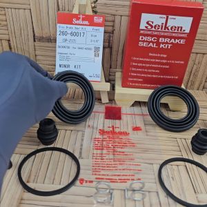 SEAL SIL KIT REM CAKRAM DEPAN DAIHATSU GRAN MAX 1SET UNTUK 2 RODA SEIKEN