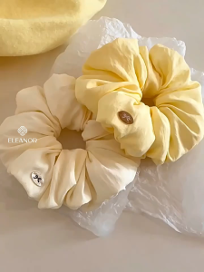 Dây buộc tóc nữ scrunchies Eleanor Accessories vải phồng màu vàng kem phụ kiện tóc cột tóc 10992
