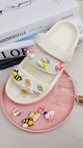 Bộ 12 Charm Sticker chủ đề Double bee Mayto gắn Dép Cross Dép Sục Cá Sấu JB-154