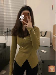 Slim Fit Womens Knitwear Base Shirt Autumn Winter Fashionable Irregular Design V-neck Long Sleeve Short Length Button Detail