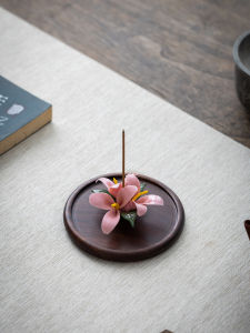 Ceramic Lilies Incense Holder Home Decorative Accessories Indoor Aromatherapy Ornament Chinese Style Ceramic Incense Stand