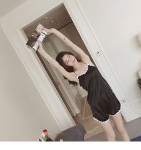 ชุดนอนผ้าซาตินสไตล์เซ็กซี่ ชุดนอน ชุดนอนเซ๊กซี่ ใส่สบาย ตลอดทั้งคืน ชุดนอนผ้าซาตินแต่ง ขอบลูกไม้ สายเดี่ยว+กางเกง