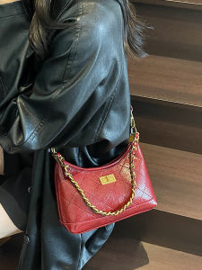 TANGKOU | Red Chain Water Bucket Bag