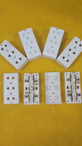 Combo ổ cắm 3 lỗ đế trắng không màng che cao cao cấp vỏ nhựa chống cháy chân cắm chắc chắn bền