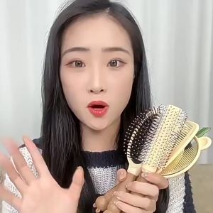 Set 4 chi tiết gương kèm lược massage da đầu màu cafe sữa cute