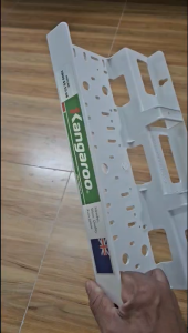 Pát máy lọc nước Ro Kangaroo - Giá treo máy Ro nhựa.